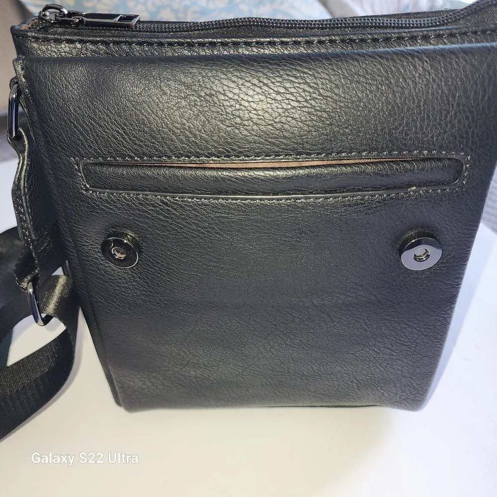 A R New York Men's Black Leather Casual Messenger Shoulder Bag